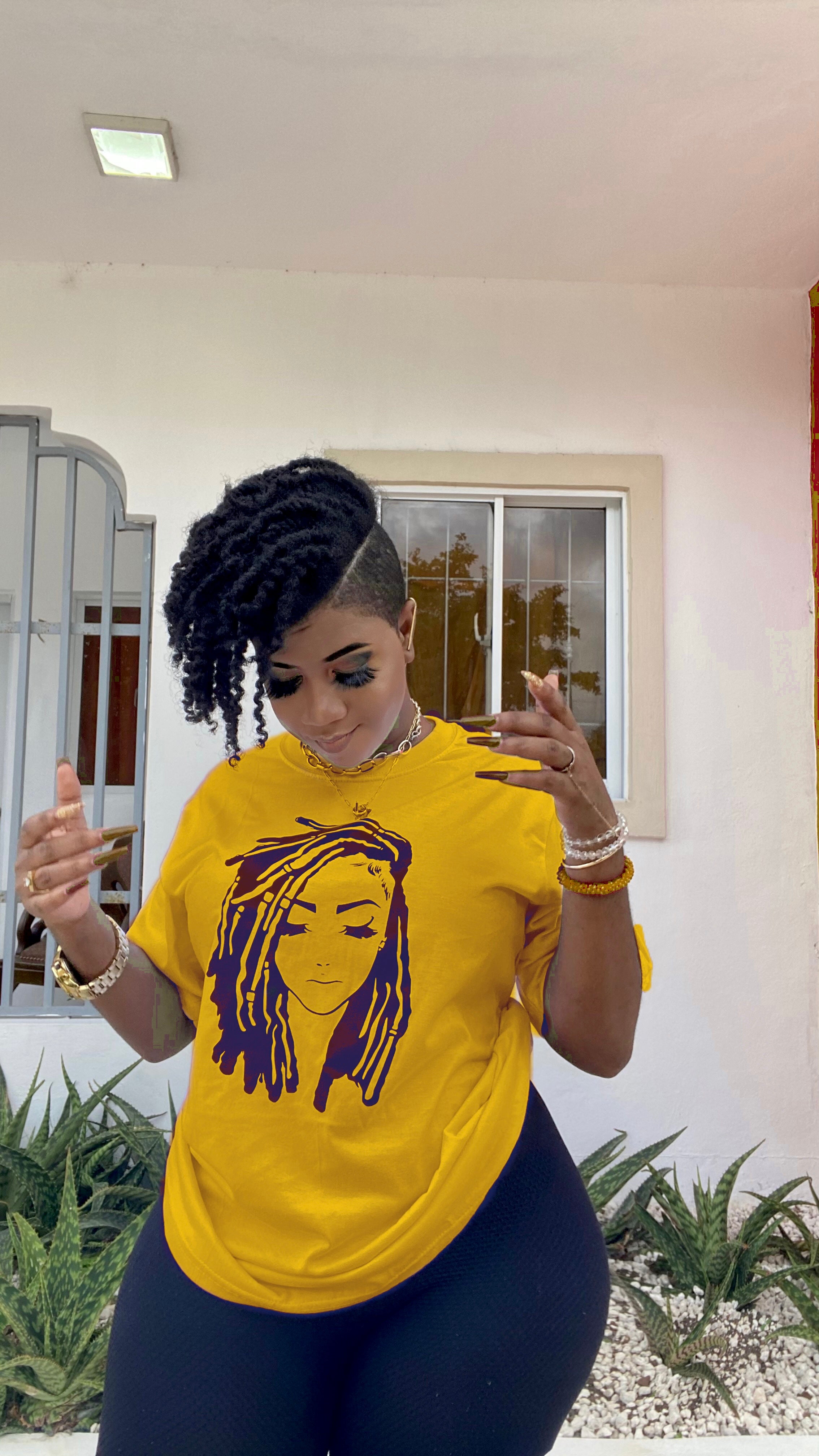 Oversized T-shirt with design dreadlocks hair for women